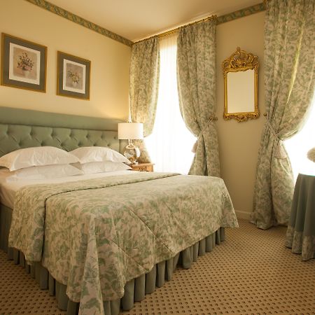 Narutis Hotel - Small Luxury Hotels Of The World VNO Kültér fotó A bedroom at the hotel