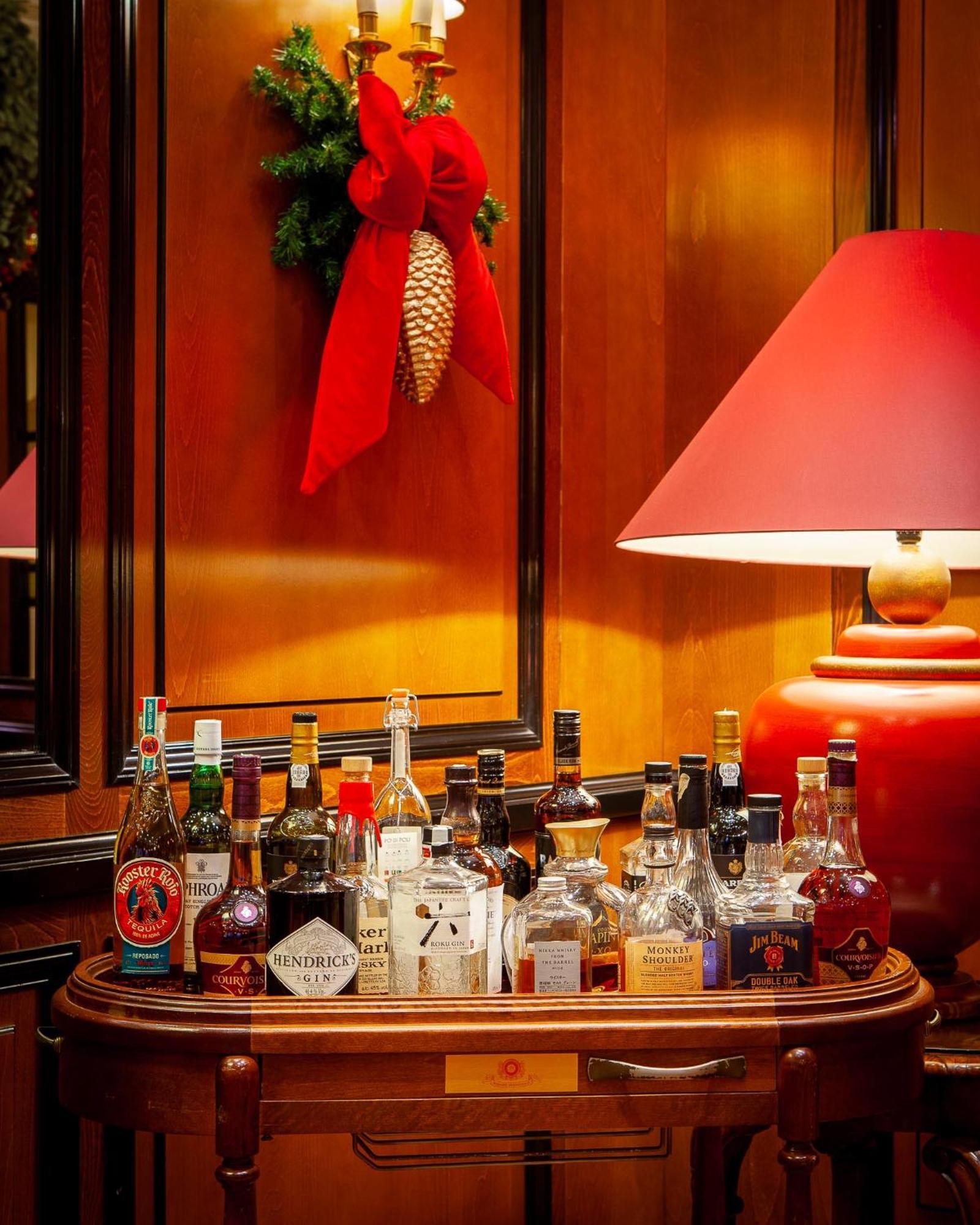 Narutis Hotel - Small Luxury Hotels Of The World VNO Kültér fotó A selection of liqueurs