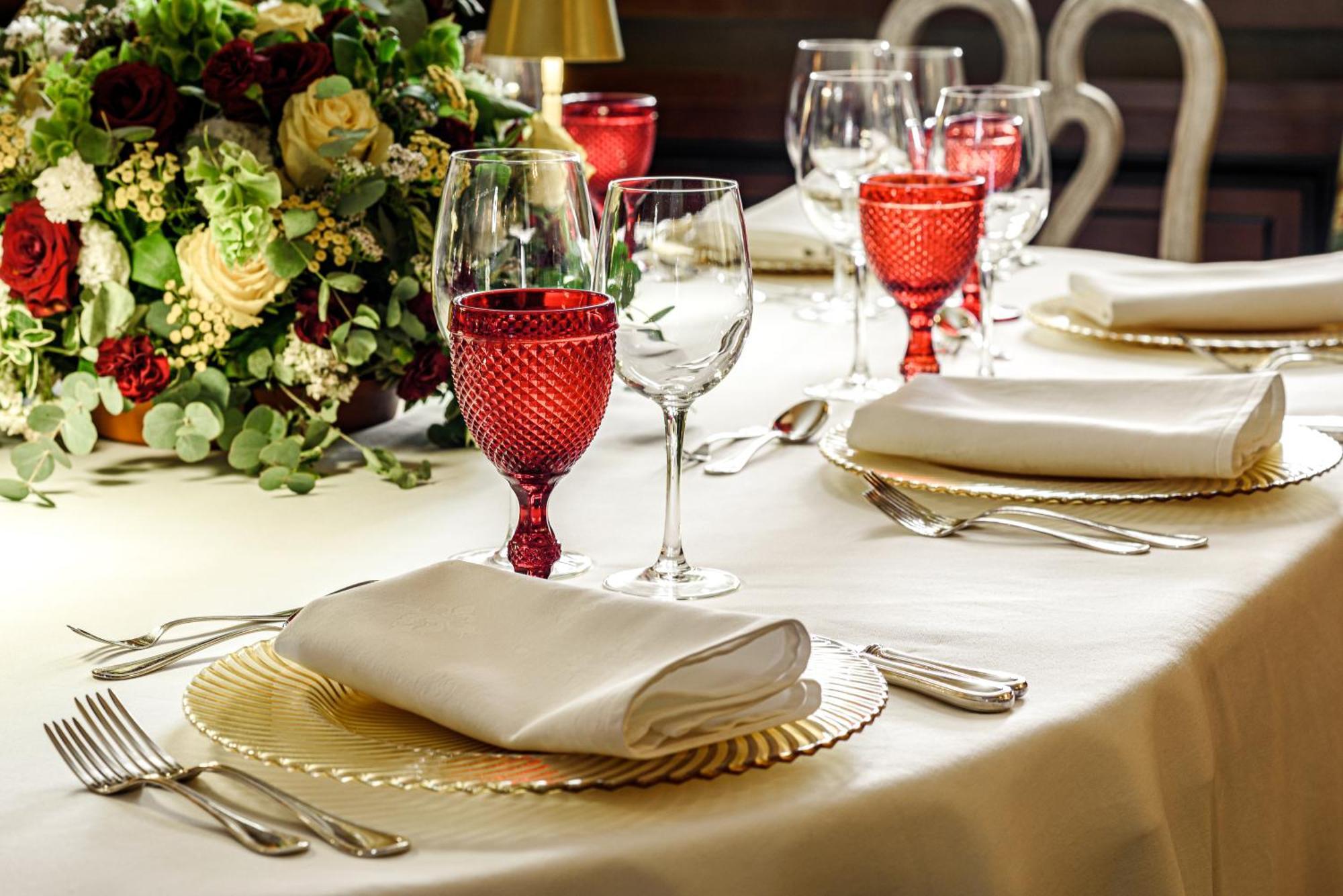 Narutis Hotel - Small Luxury Hotels Of The World VNO Kültér fotó A table set for a formal dinner