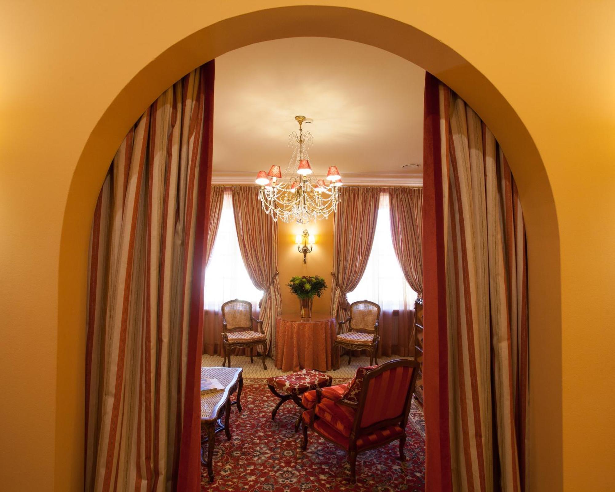 Narutis Hotel - Small Luxury Hotels Of The World VNO Szoba fotó Interior of the hotel